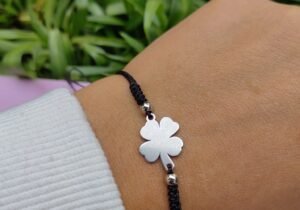 PULSERA NEGRA TRÉBOL